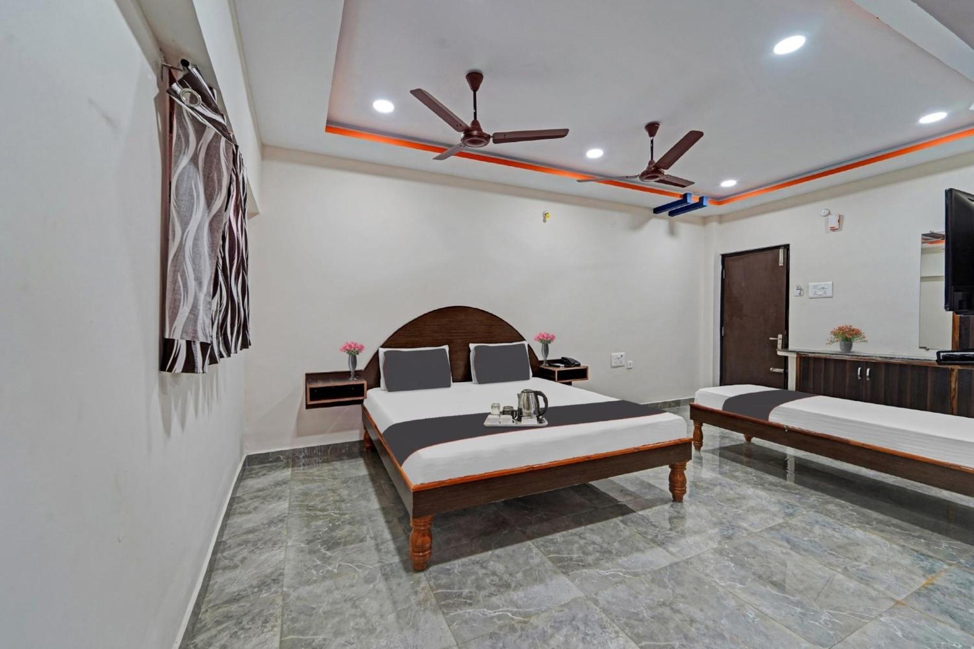 Capital O Lakshmi Residency 호텔 티루파티 외부 사진